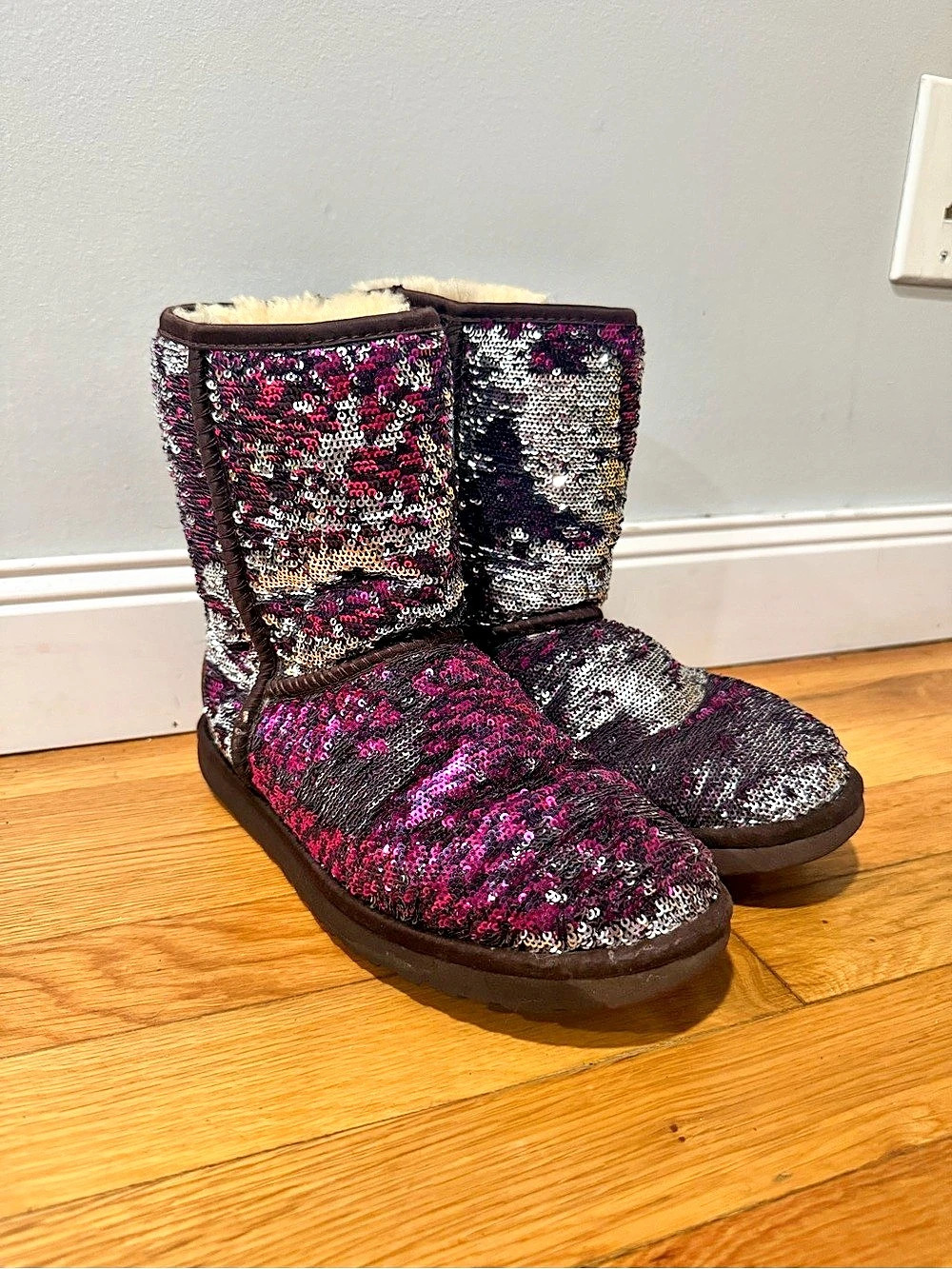 UGG Classic Short Sequin Winter Boots US 7